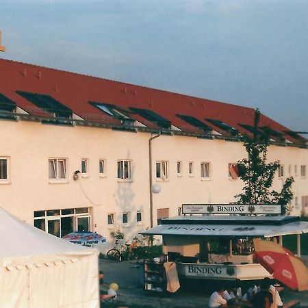 Hotel Karlshof Karlsdorf-Neuthard Eksteriør billede